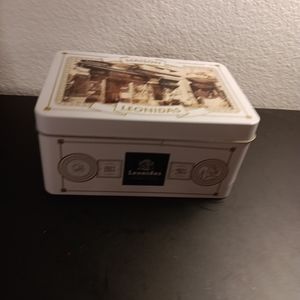 GORGEOUS NEW Maison Leonidas Belgian Chocalatier 7"Wx5"Dx4"H Tin Box.